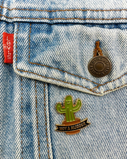 Insigne « Pas un câlin » | Étiquettes : Accessoires