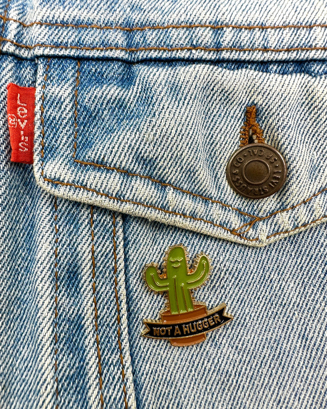 Insigne « Pas un câlin » | Étiquettes : Accessoires