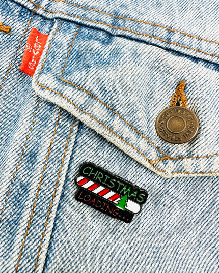 Broche - Noël Chargement… | Accessoires de fêtes amusants