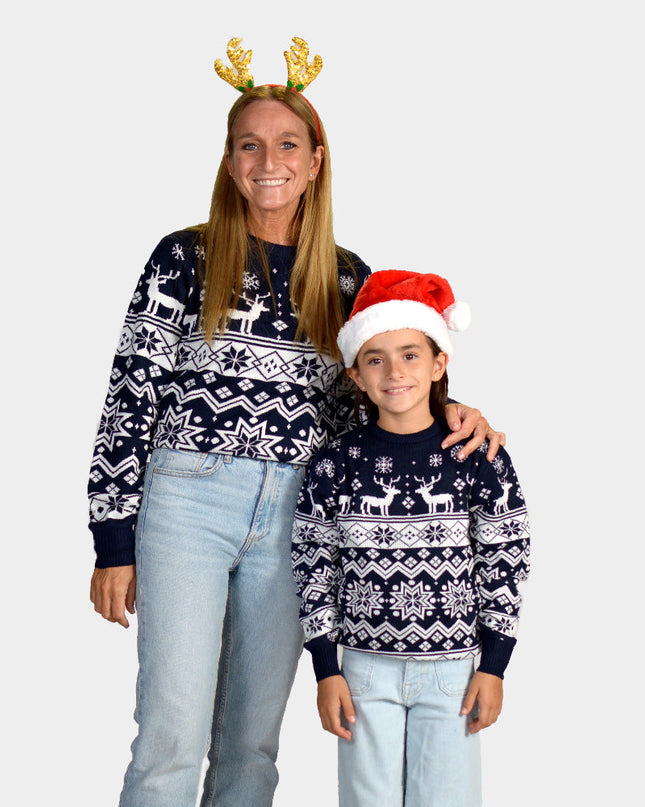 Pull de Noël bleu pour toute la famille avec des rennes et des étoiles nordiques