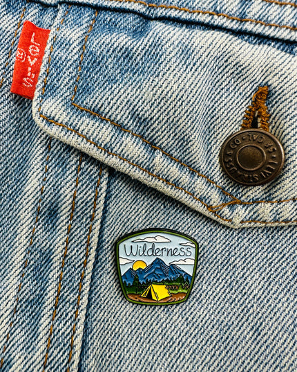 Pin's Wilderness - Accessoire inspiré par la nature pour les activités de plein air
