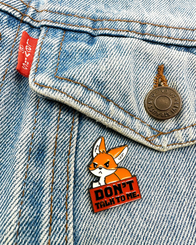 Pin's Renard « Ne me parle pas » | Étiquettes : Accessoires