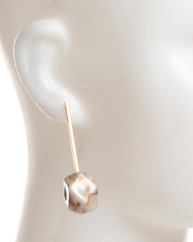 Boucles d'oreilles en résine beige