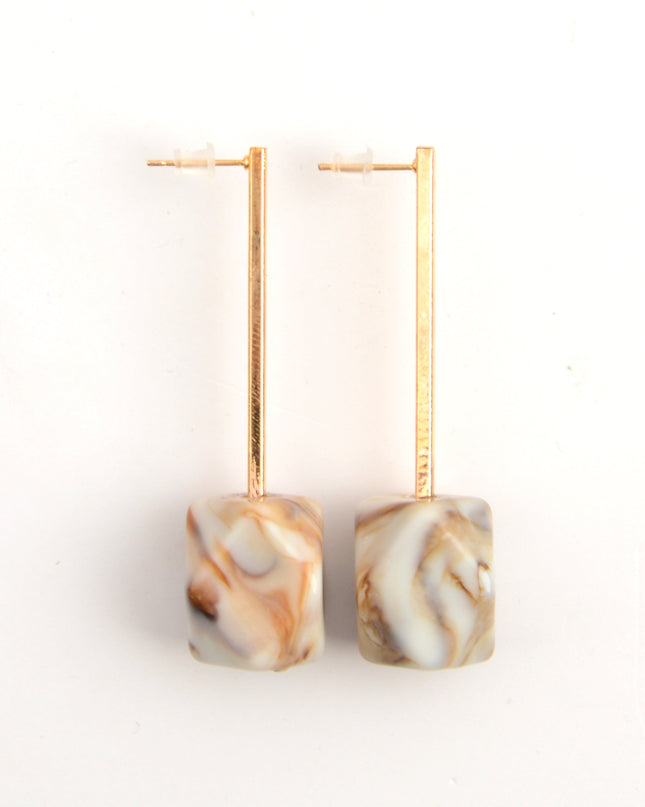 Boucles d'oreilles en résine beige