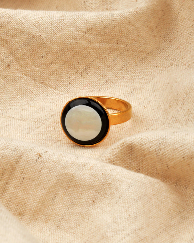 Bague en pierre noire et blanche