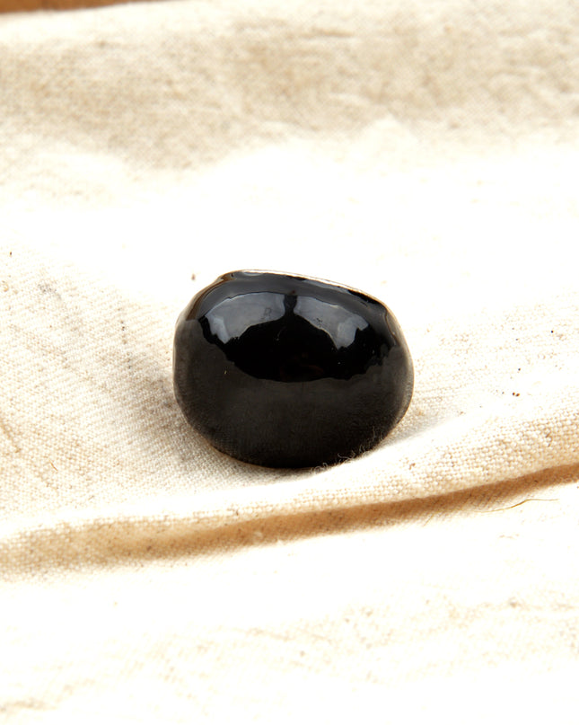Bague noire brillante
