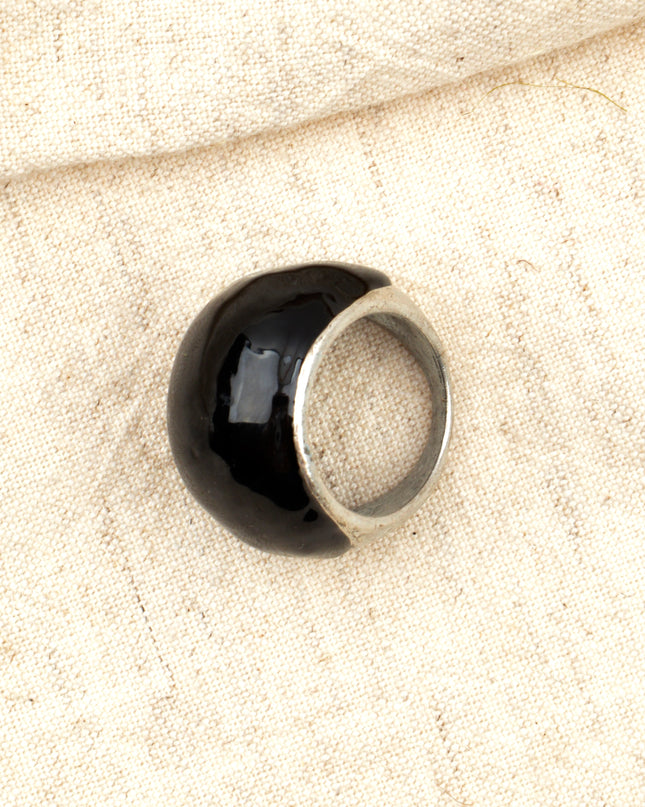 Bague noire brillante