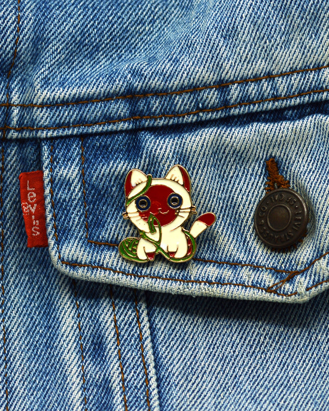 Cica Böbe Pin