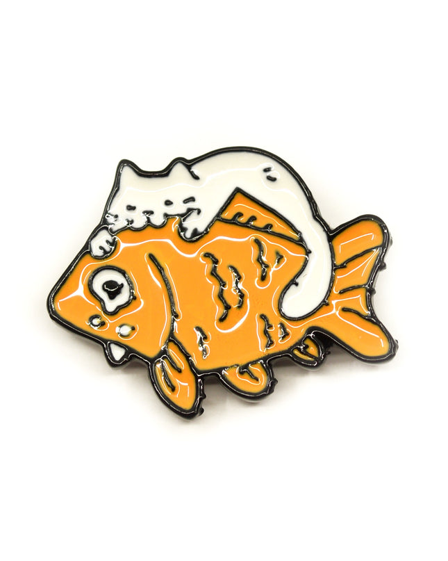 Épingle - Chat avec proie