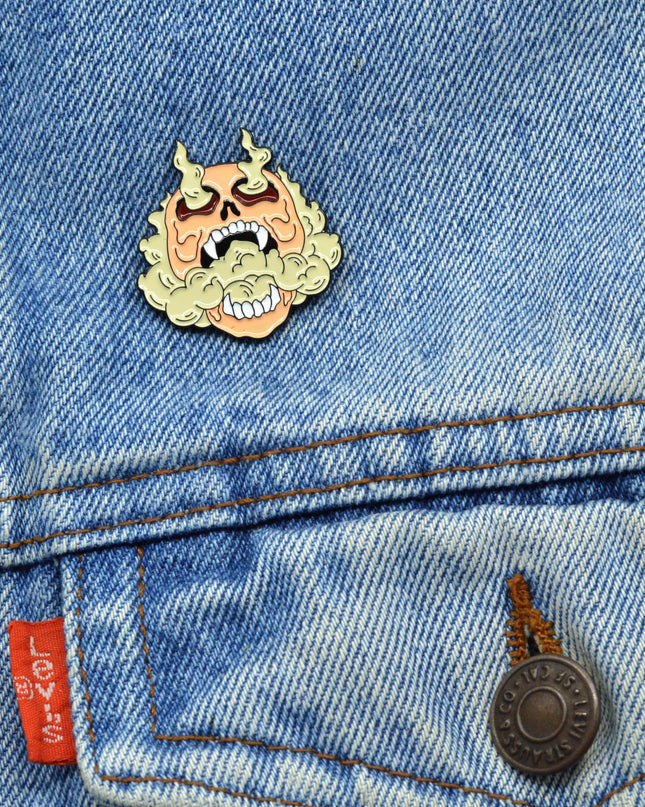 Broche Tête de mort fumante - Accessoire d'Halloween en édition limitée