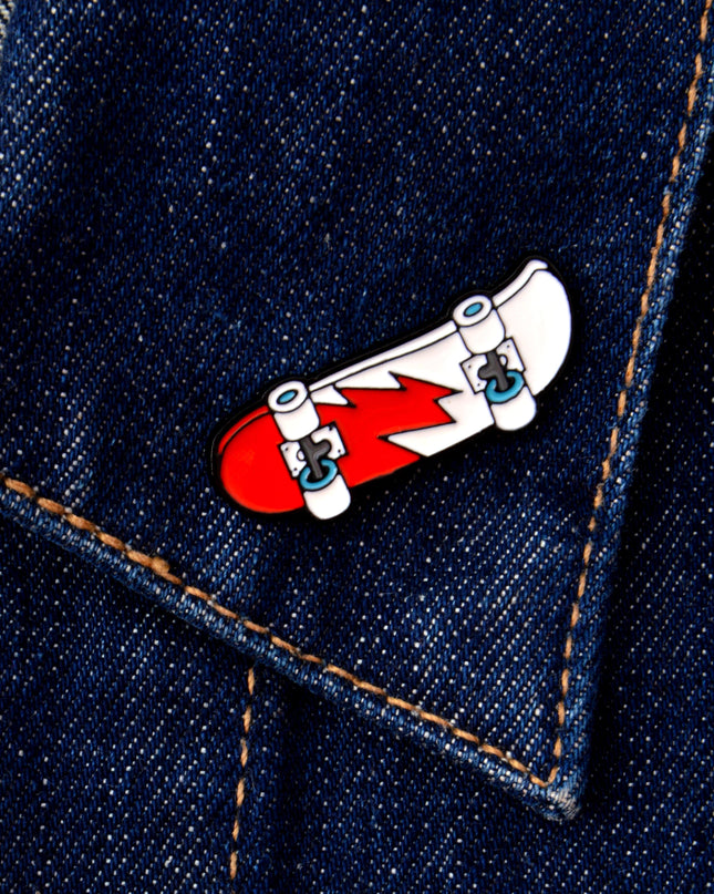 Pin's de skateboard Red Lightning - Accessoire de sport