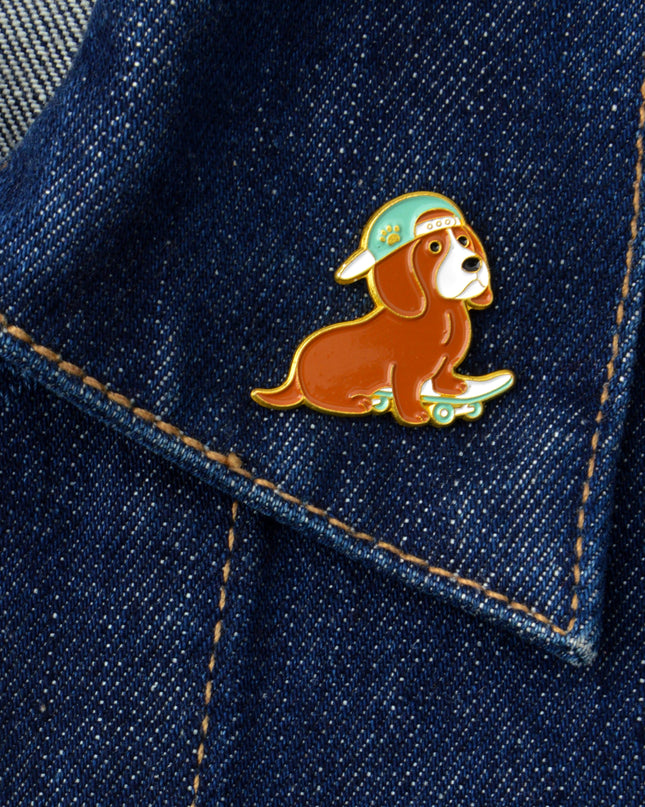 Pin's en émail Skate Dog II | Accessoire amusant