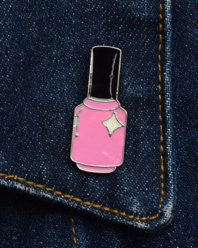 Badge vernis à ongles - Accessoire chic pour femmes