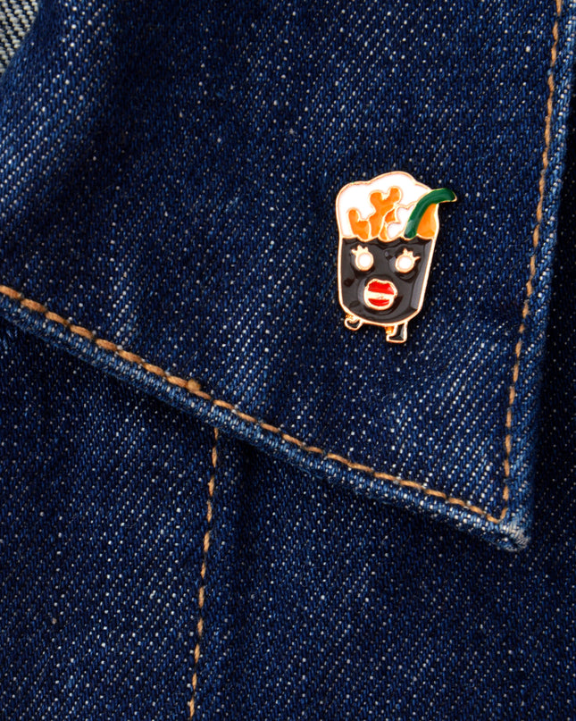Pin's en émail Miss Boisson Chaude | Accessoire fantaisiste
