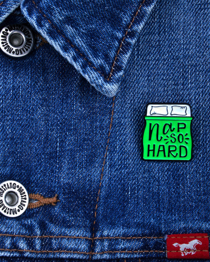 Insigne à épingle « Soleil si dur »