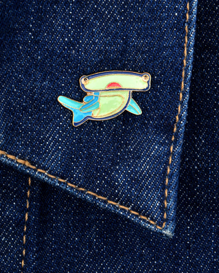 Broche requin-marteau - Accessoire océanique distinctif