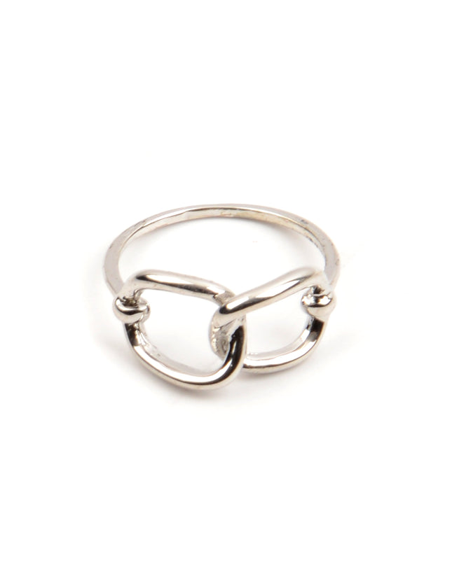 Bague en filigrane à chaîne