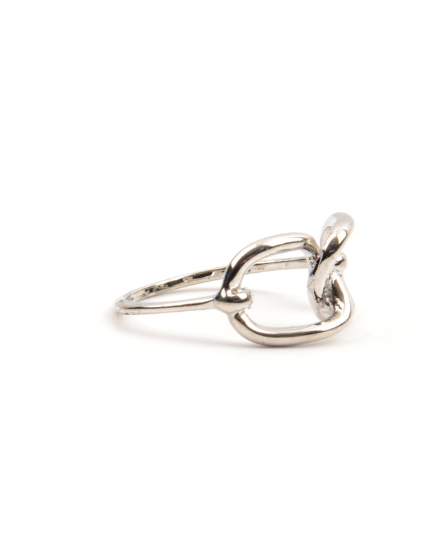 Bague en filigrane à chaîne