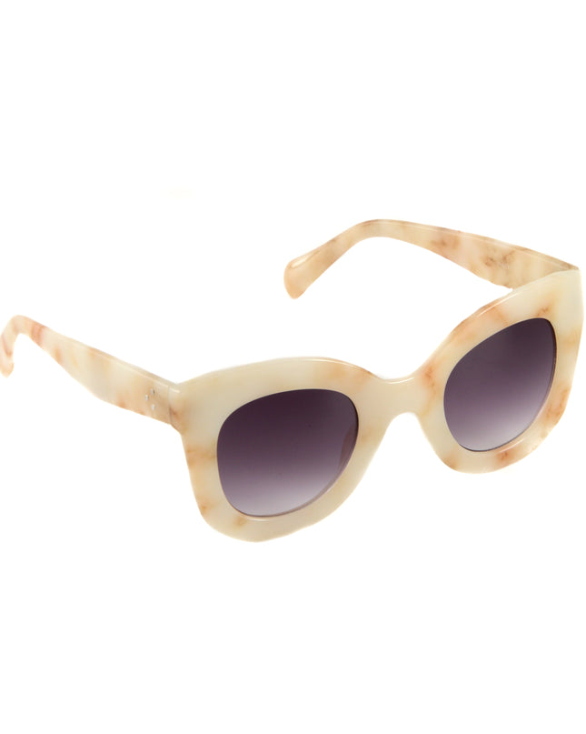 Accessoires beiges oversize pour un look stylé