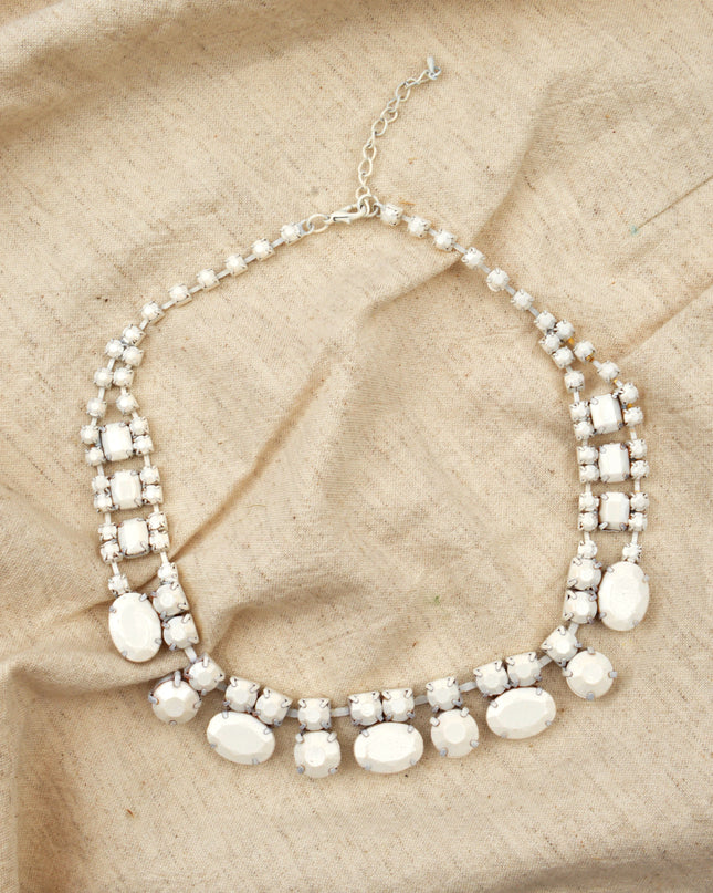 Collier blanc mat - Accessoire élégant