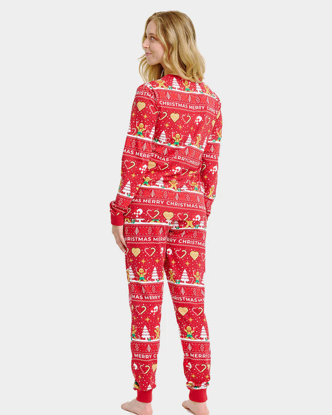 Pyjamas de Noël rouges pour toute la famille avec des biscuits de Noël