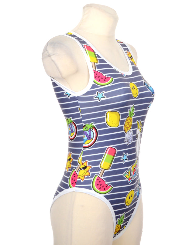 Maillot de bain une pièce orné de symboles uniques pour enfants et adultes