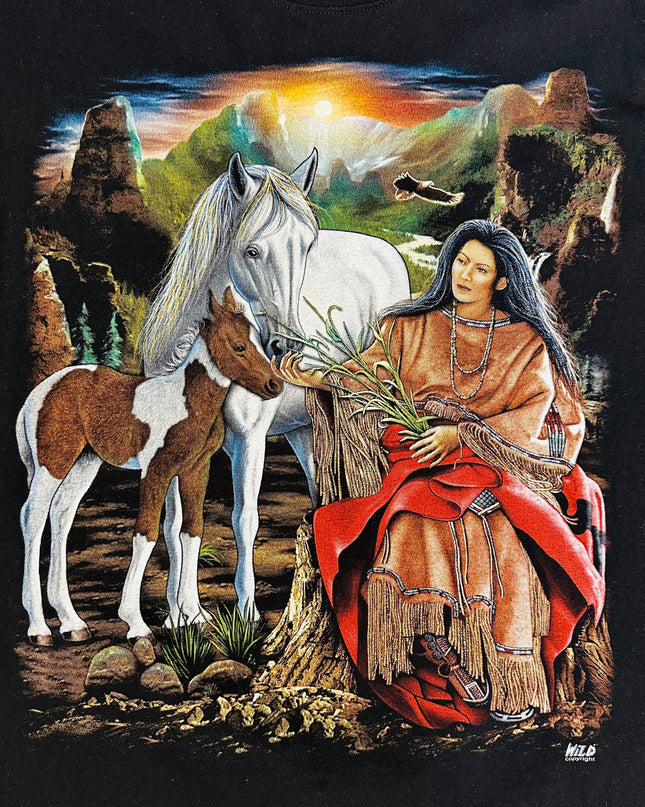 T-shirt vintage pour hommes et femmes représentant une femme indienne allaitant un poulain